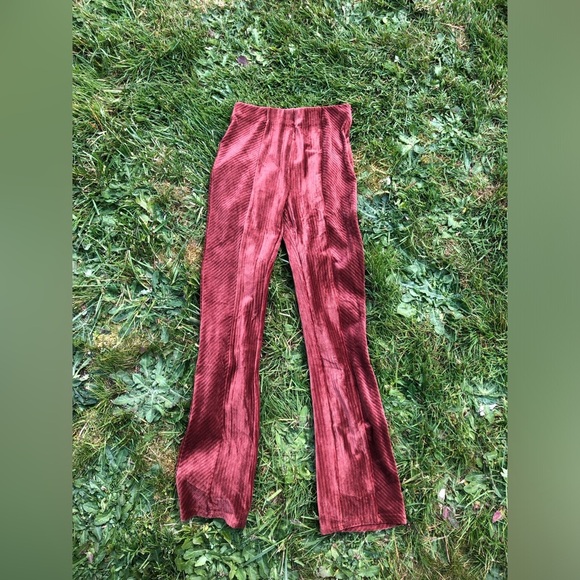 New In Tucker Ribbed Cinnamon Velvet High Waisted Stretch Flare Pants Size Small - Picture 4 of 10